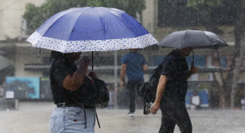 Semana começa com alerta laranja de chuvas intensas em 17 estados